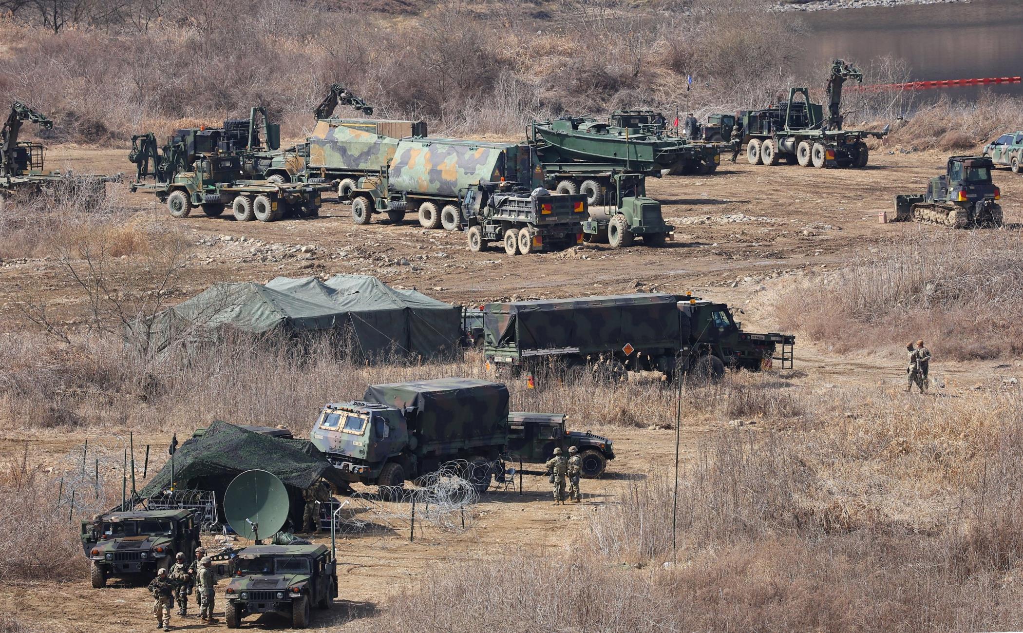 South Korean and U.S. soldiers co<em></em>nduct a joint drill in Yeoncheon, South Korea, March 13, 2023. (EPA Photo)