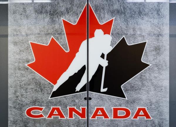 加拿大以加时赛3比2战胜芬兰队进入18岁以下女子冰球锦标赛决赛
