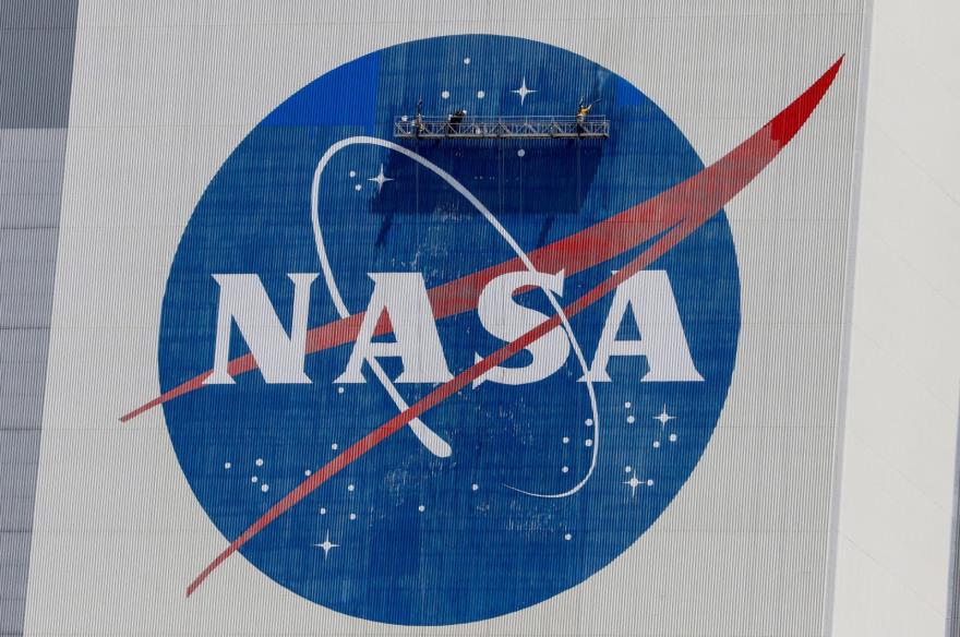 Workers pressure wash the logo of NASA on the Vehicle Assembly Building before SpaceX will send two NASA astro<em></em>nauts to the Internatio<em></em>nal Space Station aboard its Falcon 9 rocket, at the Kennedy Space Center in Cape Canaveral, Florida, U.S., May 19, 2020. (Reuters File Photo)