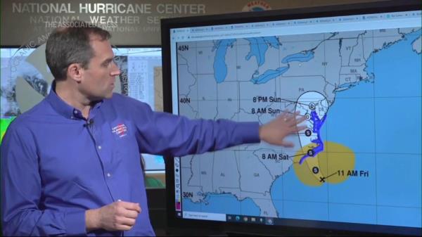 热带风暴奥菲莉亚正向北卡罗莱纳州内陆移动，沿海地区遭受风雨袭击