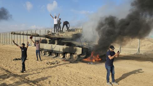 这些照片展示了以色列和加沙地带战争场景中的恐惧、死亡和破坏