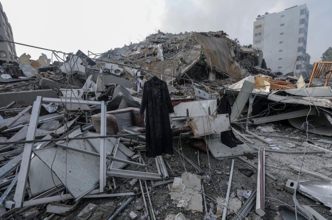 Rubble at the site of al-Watan Tower after it was destroyed in Israeli airstrikes, Gaza City, Palestine, Oct. 8, 2023. (EPA Photo)