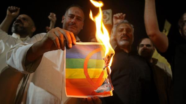 伊拉克的同性恋和变性人饱受威胁和暴力的折磨，现在又有了法律